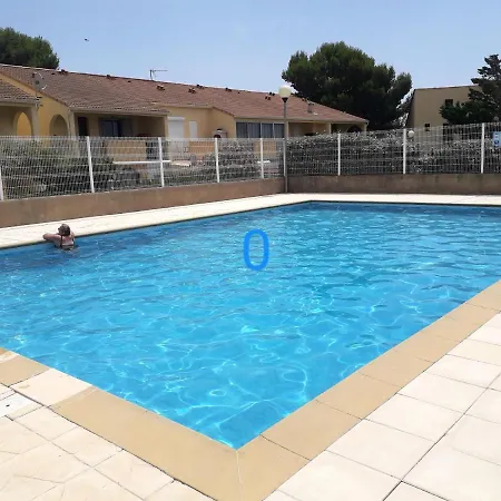 Maison Charmante à Avec Piscine Partagée
