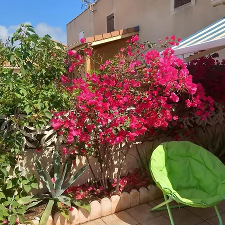 Dom wakacyjny Maison Charmante A Avec Piscine Partagee