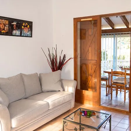 Maison Charmante A Avec Piscine Partagee