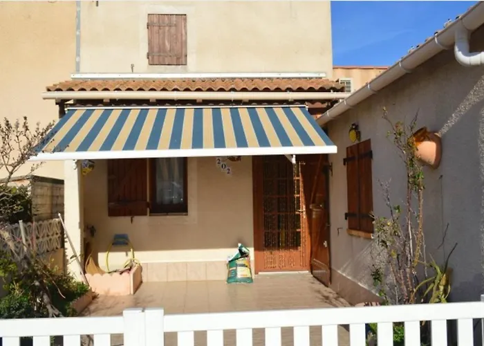 Semesterbostad Maison Charmante A Avec Piscine Partagee Gruissan