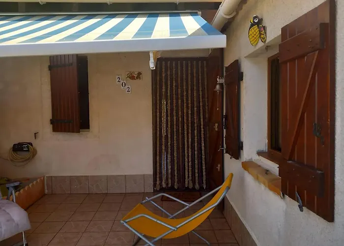 Semesterbostad Maison Charmante A Avec Piscine Partagee Gruissan